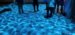 Luz portátil con efecto de ondas de agua para eventos al aire libre y decoración de árboles en fiestas de jardín - Product Image 1