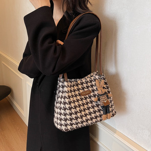 Sac à bandoulière à carreaux noir et blanc, design classique, sac à main à la mode pour femme - Product Image 3