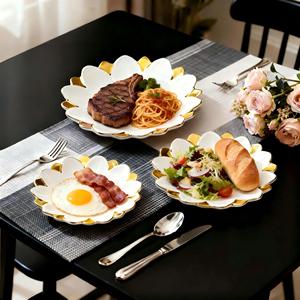 Service de table en céramique élégant en forme de fleur de cerisier avec bordure dorée, assiettes, bols, tasses en porcelaine de luxe, collection de vaisselle pour la maison et les restaurants - Product Image 3
