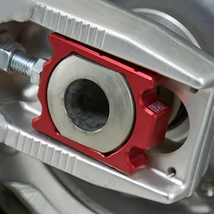 Bloc de réglage de la position de la <span class=keywords><strong>roue</strong></span> arrière pour ajusteur de chaîne de <span class=keywords><strong>moto</strong></span>, pour modèles CRF250R/450R, fabriqué en Chine - Product Image 1