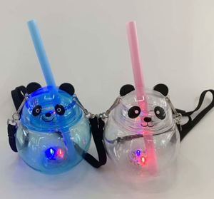 Botella de Agua Personalizada al por Mayor de 500ml con Diseño Creativo de Panda, Cordón y Luz LED, Vasos para Granizados con Asa de Transporte - Product Image 4