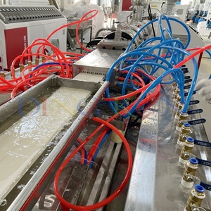 Machine <span class=keywords><strong>de</strong></span> fabrication <span class=keywords><strong>de</strong></span> panneaux muraux en <span class=keywords><strong>PVC</strong></span> WPC à haut rendement, ligne <span class=keywords><strong>de</strong></span> production d'extrusion <span class=keywords><strong>de</strong></span> revêtements muraux en plastique - Product Image 4