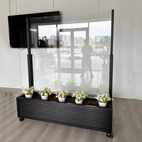 Balustrade en verre rétractable avec jardinières et roulettes, cloison mobile réglable en hauteur pour la décoration de restaurants commerciaux