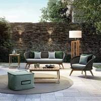 Fauteuil à bascule d'extérieur en teck nordique pour parcs et fermes, idéal pour jardins, cours, balcons, villas, hôtels et espaces de loisirs