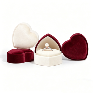 Étui à bague en velours pêche irrésistible - Le symbole ultime de la jeunesse et de l'amour - Product Image 6