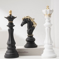Échiquier Roi et Reine en Résine Écologique pour la Maison, Modèle Créatif pour Vitrine, Décoration Élégante pour Bureau et Entrée