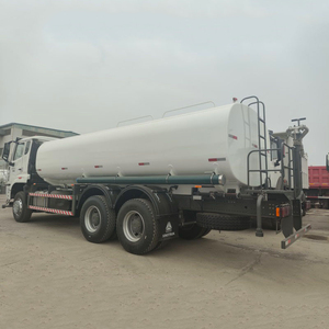 Camion-citerne HOWO 6X4 15000L Diesel Euro 5 Transmission manuelle pour le transport d'eau - Product Image 6