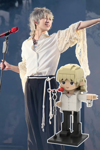 Tùy Chỉnh Gạch Con Số Cá Nhân Quà Tặng Cho Phim Nhạc <span class=keywords><strong>Pop</strong></span> Sao Mô Hình Bangs Với Guitar Microphone Thu Nhỏ Bức Tượng - Product Image 2