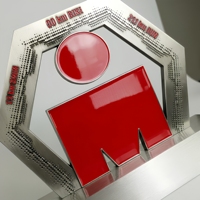 Trophée personnalisé en métal pour triathlon (nataution, cyclisme, course à pied) – Coupe écologique plaquée avec gravure, ornement commémoratif de bureau pour gala sportif