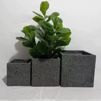 Pots et jardinières classiques nordiques en fibre de verre pour la maison, le jardin, le sol et les centres commerciaux - Emballage carton durable et écologique