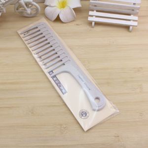 หวีผมพลาสติก ซี่ใหญ่ คละสี 15 ซม. สำหรับใช้ในบ้าน - Product Image 3