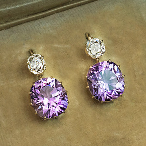 Orecchini Pendenti Geometrici Minimalisti Viola per Donne, Eleganti Gioielli che Valorizzano il Viso - Product Image 1
