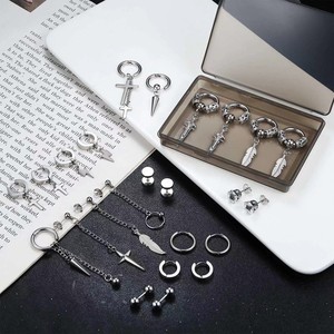Set de 24 Aretes Góticos Punk de Acero Inoxidable con Aros, Dardos, Cruces, Plumas y Circonitas para Amantes de la Moda y el Rock - Product Image 4