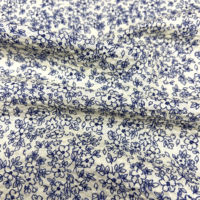 Tela de Algodón Seersucker con Estampado Floral Azul Marino, 80GSM 80S, Ligera y Transpirable, Disponible al por Mayor para Vestidos y Blusas