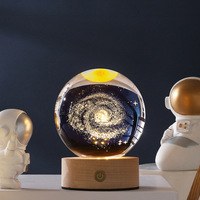Lampe de galaxie gravée lumineuse créative romantique personnalisée en 3D à LED, boule de cristal lumineuse, veilleuse avec base en bois, décoration de table, lumière