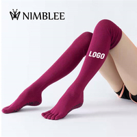 Chaussettes hautes en coton de haute qualité personnalisées en gros Chaussettes hautes de yoga antidérapantes pour danse sportive Chaussettes de barre de pilates