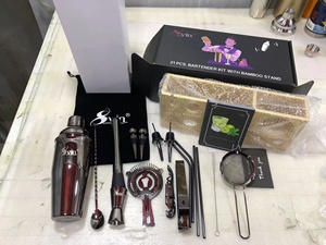 Bộ 23 Chiếc Bình Lắc Cocktail Màu Bạc Bộ Dụng Cụ Pha Chế Hoàn Hảo Tại Nhà Cho Đồ Uống Dụng Cụ Pha Chế Quầy Bar Bằng Thép Không Gỉ Với Giá Đỡ Bằng Gỗ - Product Image 6