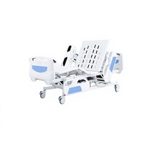 Lit médical manuel à cinq fonctions avec dossier réglable, cadre en acier et barrières latérales de sécurité pour les soins quotidiens des patients en salle d'hôpital