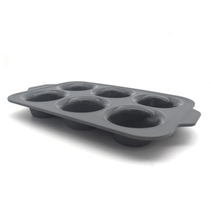 Torta circolare antiaderente a 6 fori con manico in tazza di carta per torte - Product Image 3