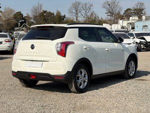 ไมล์เดิม ปี 2022 สีขาว ซันยอง ทิโวลี่ รถใหม่มาก เกียร์ออโต้ เบนซิน SUV ระบบเตือนออกนอกเลน กล้องมองหลัง ไมล์น้อย รถสภาพดี - Product Image 2