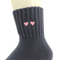 Chaussettes tricotées pour femme, design personnalisé, hiver, antidérapantes, respirantes, mignonnes, avec logo brodé rose pour usage quotidien