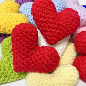 Porte-clés en forme de cœur fait main au crochet, cadeaux inspirants pour les relations à distance - Product Image 4