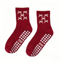 Chaussettes mi-mollet antidérapantes personnalisées à motif nœud et pois, rouge bordeaux, pour femmes, idéales pour le Pilates, le yoga, la gym et le fitness en intérieur