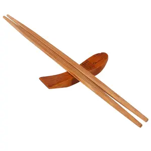 双端筷子，中间有纸包装，用于中餐