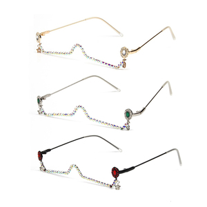 <span class=keywords><strong>Lunettes</strong></span> demi-cerclées style mode avec strass en forme de goutte d'eau et monture à strass, sans <span class=keywords><strong>verres</strong></span> - Product Image 1