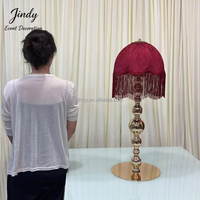 Lampe de table de luxe pour mariage, abat-jour en tissu bordeaux à franges, support en métal doré, centre de table lumineux pour fête