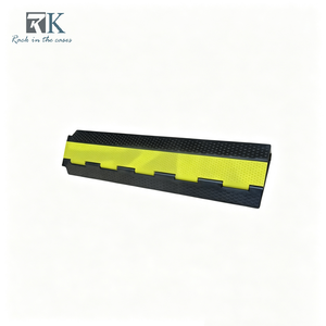 Rampe de protection pour câbles 1000x250x50mm, rampe en caoutchouc pour la protection des câbles, pour utilisation lors d'événements en extérieur - Product Image 1