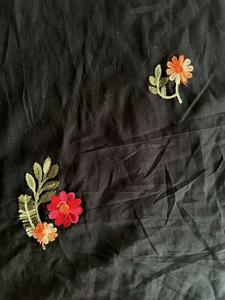 Tissu brodé floral classique, motif de fleurs rouges, matière en coton pour robe traditionnelle, accessoires de mode - Product Image 5