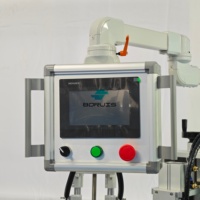 Nouvelle conception de machine de remplissage de parfum en forme de tourne-disque, remplisseur de liquide parfumé avec station de pressage et de sertissage