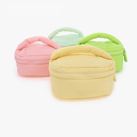 Nouvelle mode de trousse de maquillage de luxe de marque pour femmes trousse de toilette de voyage trousse à cosmétiques personnalisée rembourrée et moelleuse