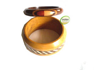 Brazaletes de madera hechos a mano hermosos y de diseñador Recién llegado/Brazaletes de moda de madera para mujer - Product Image 2