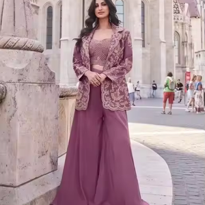 Exquisito traje Sharara de diseñador étnico indio y pakistaní elaborado con lujosos detalles de tela pesada moderna Banarasi - Product Image 1