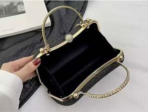 Bolsos de metal con motivos tribales, mosaicos adornados con piedras y resina, hechos a medida e ideales para la reventa por parte de los comerciantes. - Product Image 6