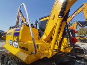 Excavadora de orugas Komatsu PC130 usada, venta de 20 toneladas, peso operativo equipado, bomba de caja de cambios Hino, engranaje de Motor - Product Image 3