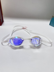 Gafas de Natación con Lentes de Efecto Espejo Antivaho, Puente Nasal Reemplazable, Gafas de Natación para Adultos con Tapones para los Oídos y Estuche - Product Image 2