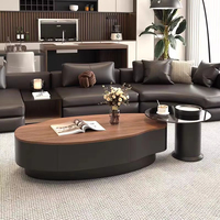 Table basse ovale moderne haut de gamme couleur noyer avec un design luxueux et serein, idéale pour un salon