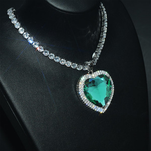 Nuova <span class=keywords><strong>Collana</strong></span> alla Moda con Ciondolo a <span class=keywords><strong>Cuore</strong></span> Esagerato, <span class=keywords><strong>Collana</strong></span> <span class=keywords><strong>Cuore</strong></span> <span class=keywords><strong>dell</strong></span>'<span class=keywords><strong>Oceano</strong></span> con Catena Interamente in Strass, Gioielli da Donna per Clavicola, Vendita all'Ingrosso - Product Image 6