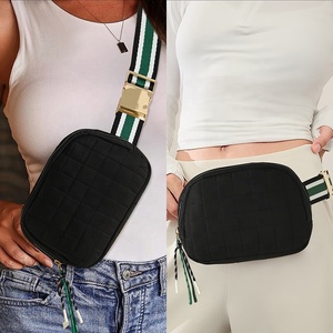 Sac banane matelassé personnalisé en polyester avec fermeture éclair pour la course, sac <span class=keywords><strong>de</strong></span> taille zippé matelassé avec sangle réglable pour la gym, couleur unie - Product Image 6