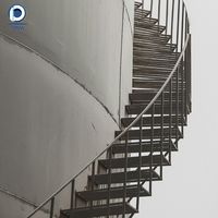Escalier en colimaçon traditionnel personnalisé et durable avec garde-corps à câbles pour villa et appartement
