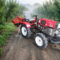 Mini tracteur à quatre roues motrices 4x4 avec système hydraulique pour le labour, le travail du sol rotatif, le semis, le transport et autres machines agricoles