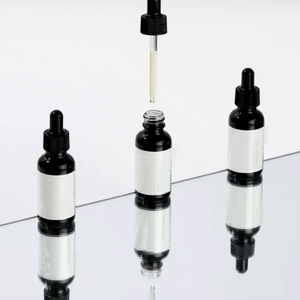 Suero Concentrado Antienvejecimiento y Blanqueador con Vitamina C y Ácido Hialurónico, Glicerina, 30 ml - Product Image 2