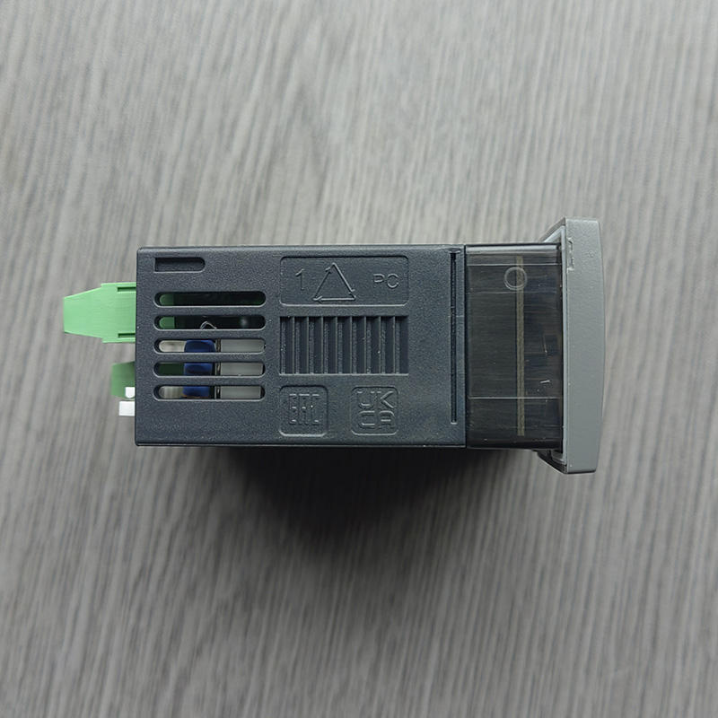 Copeland/dixell XR75CX-5N6I3 Digital Thermostat for Refrigeration