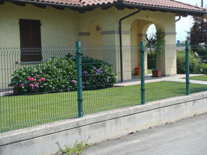 Clôture en tôle métallique galvanisée résistante à la rouille, de forme ronde et pliée en V, pour les jardins - Product Image 5
