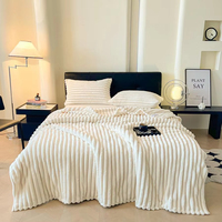 Plaid douillet et chaud en peluche rayé pour canapé, chambre et salon – Utilisation toutes saisons, décoration festive pour la maison