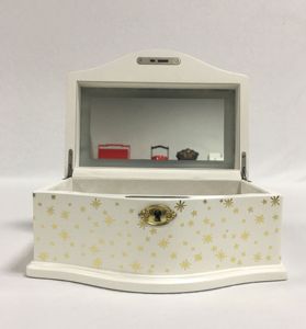 Grande boîte à bijoux en bois avec serrure pour femmes et filles, pour bagues, colliers, bracelets, finition mate avec motif flocon de neige et étoile, et éclairage intégré. - Product Image 4