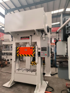 Machine <span class=keywords><strong>hydraulique</strong></span> de type fermé de précision 200T avec double cylindre, pompe à engrenages contrôlée par PLC, haute vitesse pour le pressage industriel - Product Image 4